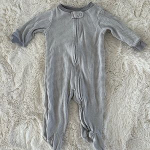 Carters Pajamas Size 6 months